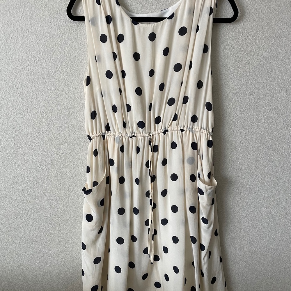 Knee length dress with pockets